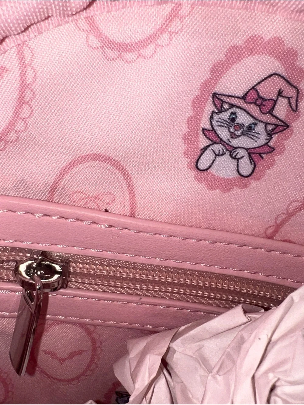 BNWT!! Exclusive! Light Up Her Universe Disney Marie Cat Witch Cauldron Backpack